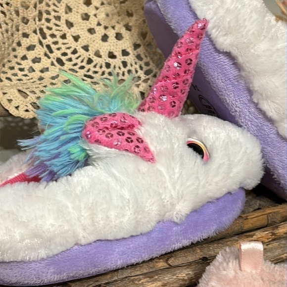 EUC 2 PAIR TODDLER 7/8 SEQUIN HORN UNICORN AND PINK FURRY MONSTER FEET SLIPPERS - Picture 3 of 9